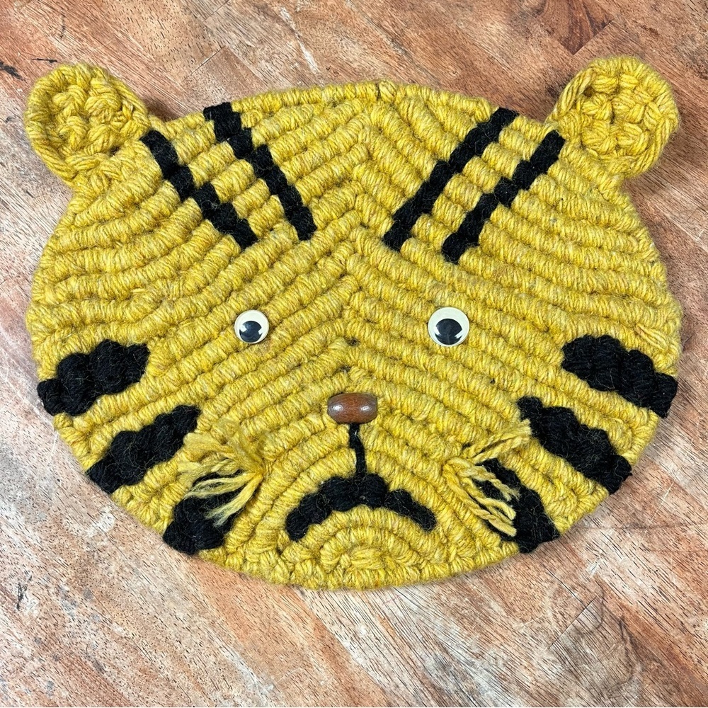 Vintage Macrame Grumpy Tiger Face Wall‎ Hanging 70s Bohemian Googly Eyes